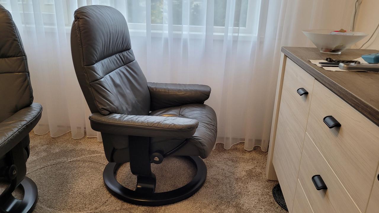 2 lederen StressLes fauteuils,