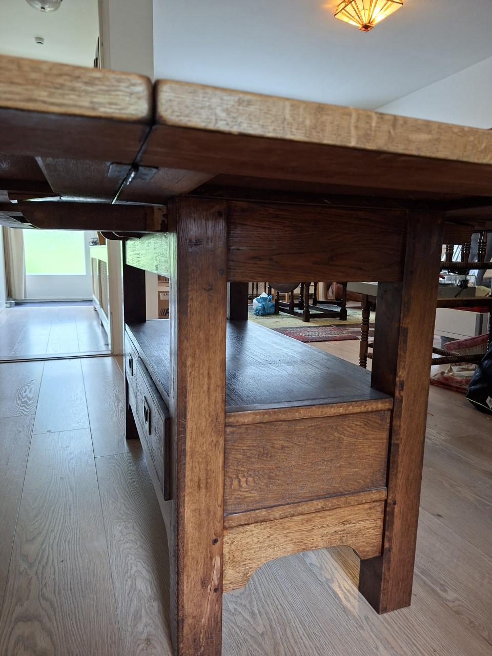GERESERVEERD Eikenhouten eettafel