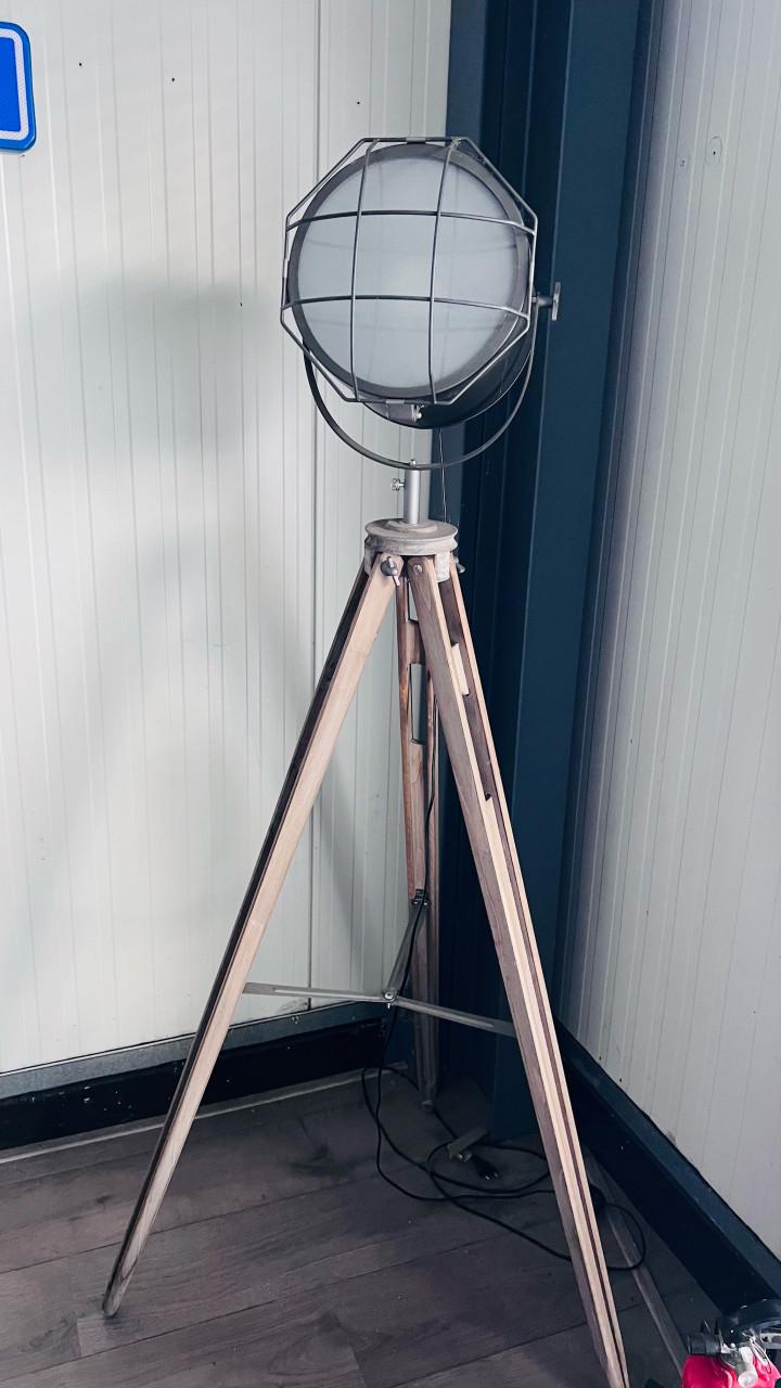 Industriële staande lamp
