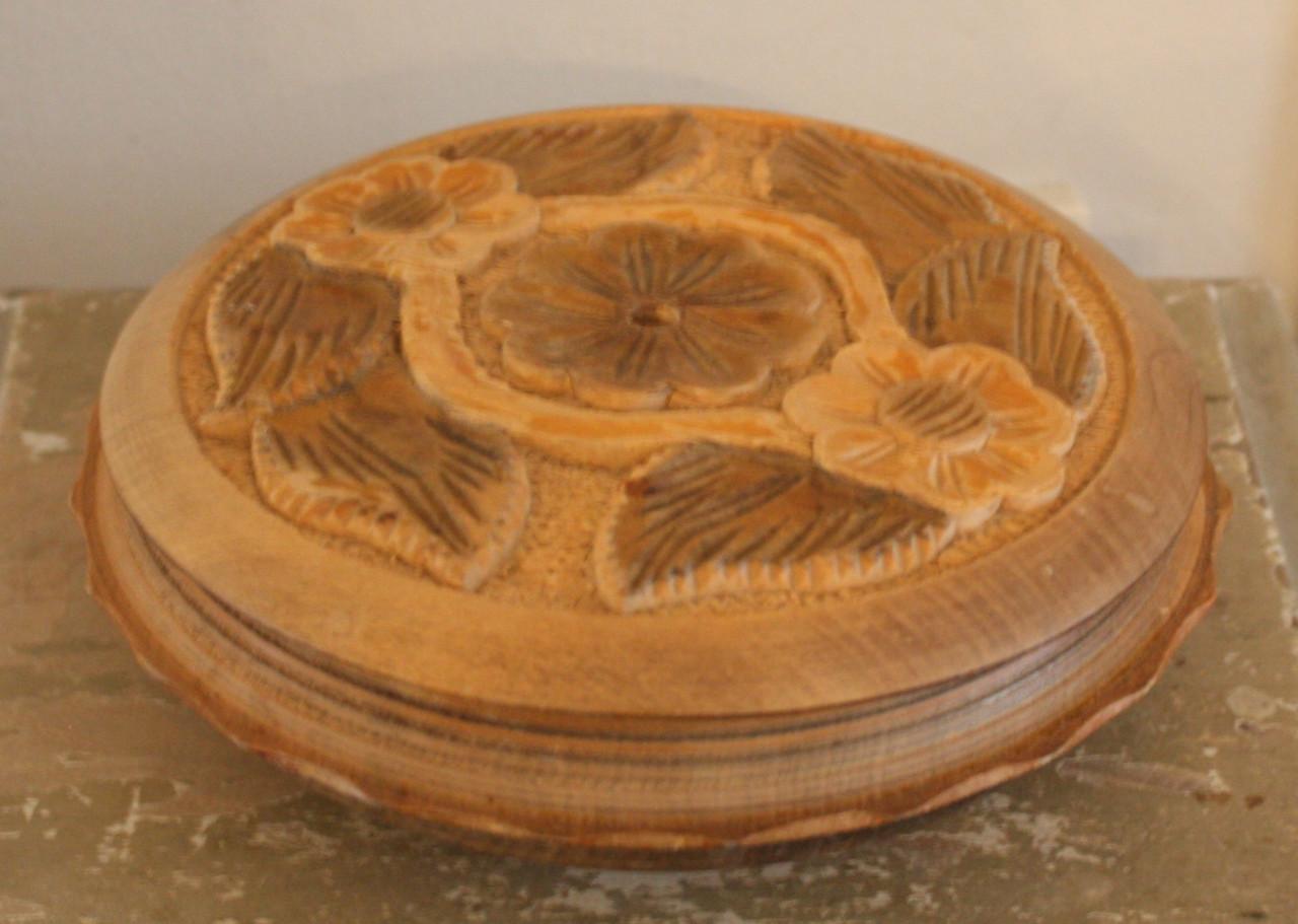 Houte schaal met deksel