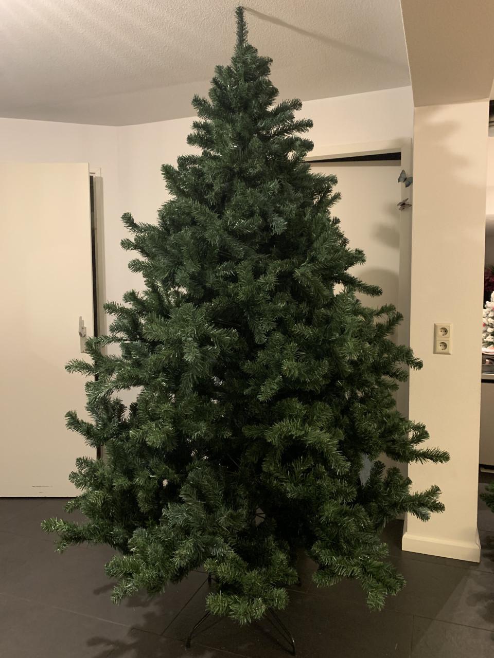 Kerstboom 2.40  m hoog  1.45 m breed