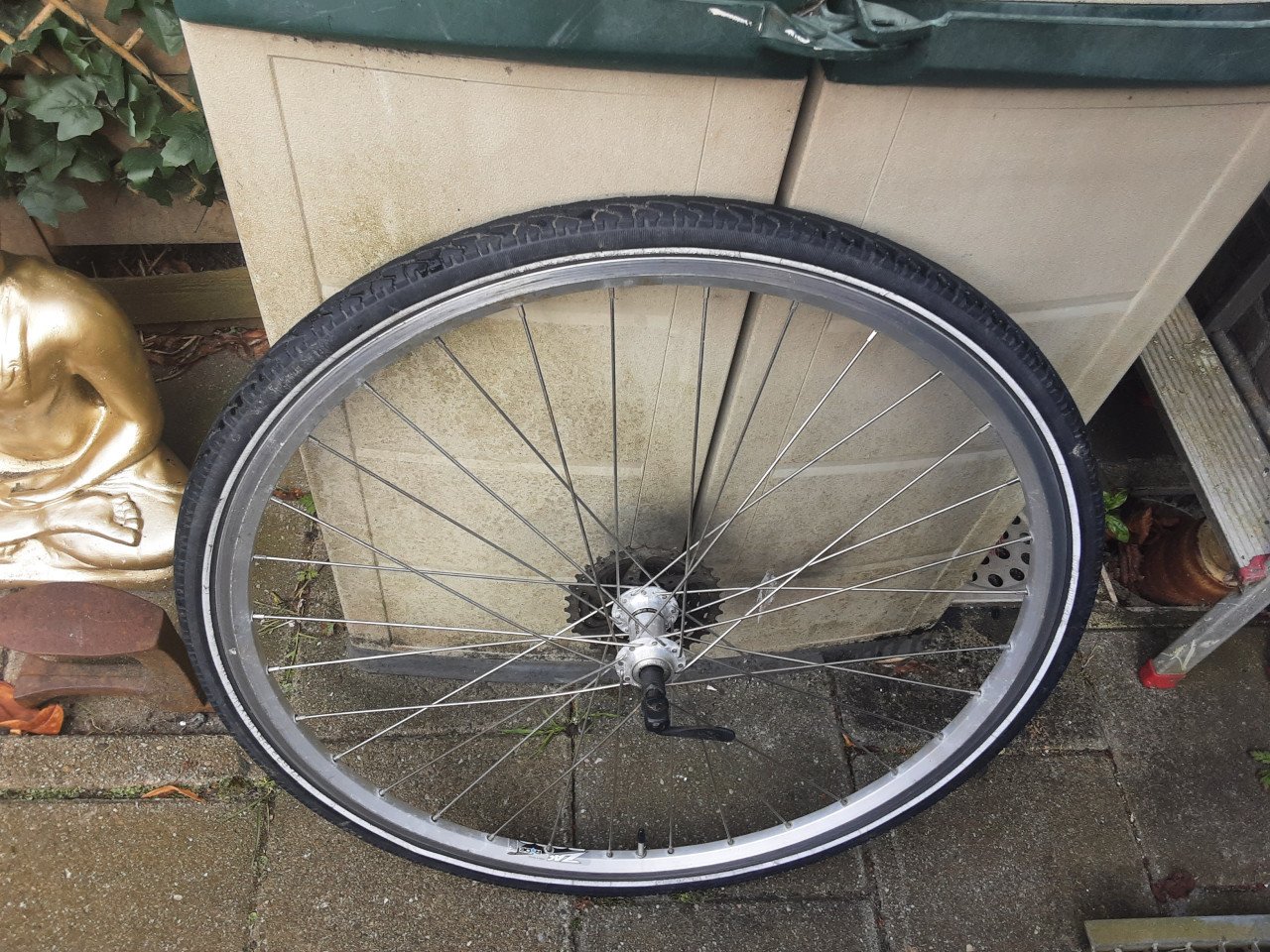 28 inch shimano achterwiel, 7 speed cassette, uitvalnaaf