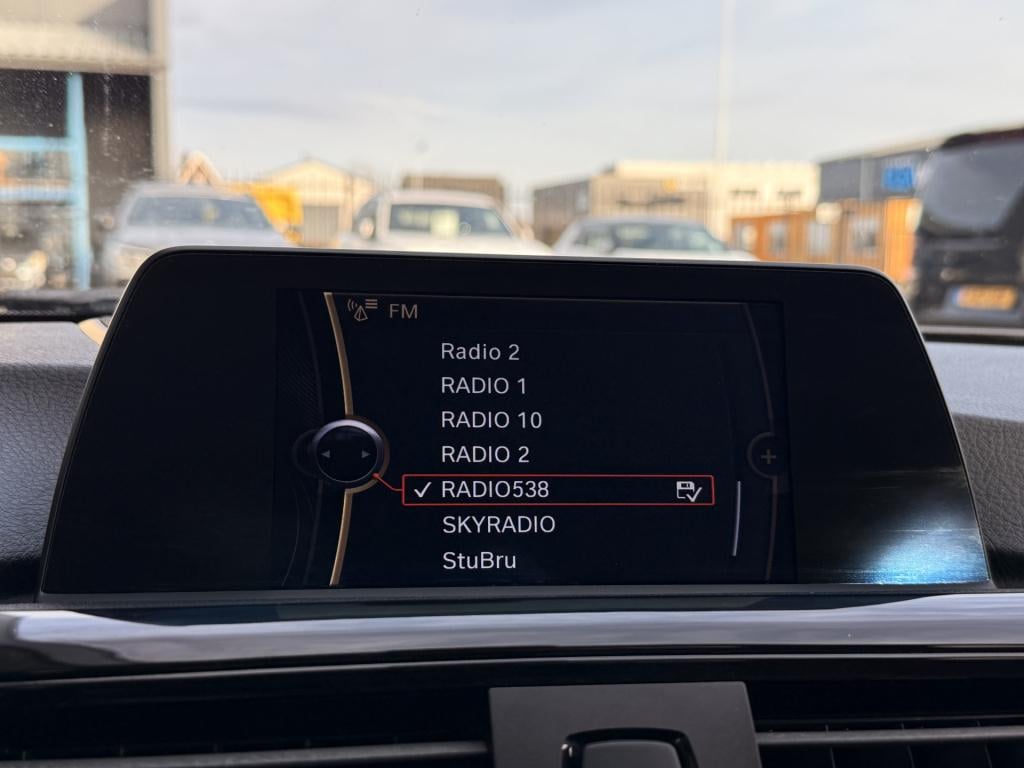 BMW 3-serie 320i high executive | harman/kardon | leder | v + a parkeersens