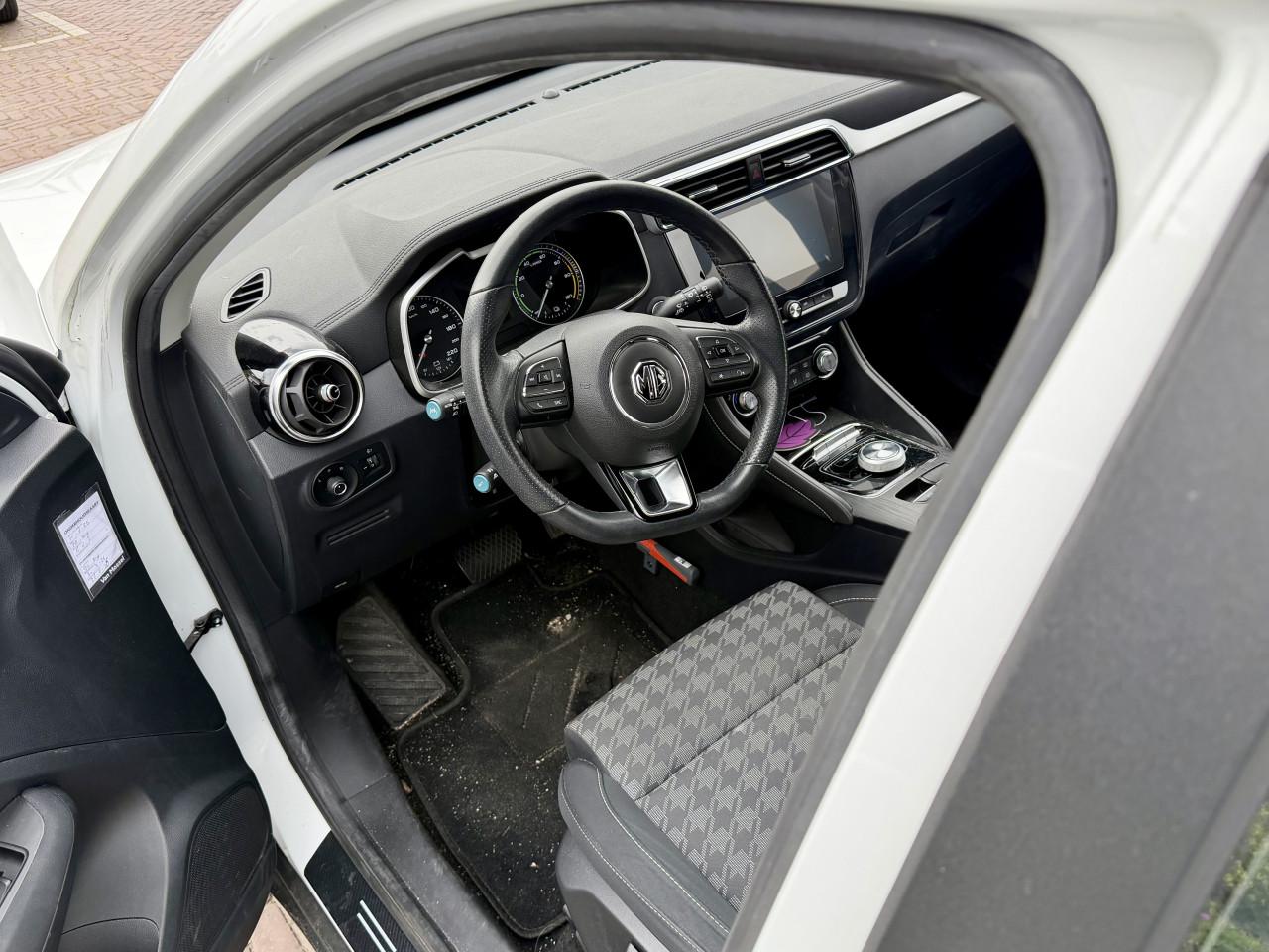 MG ZS EV elektrisch. Laden aan gewoon stopcontact. Inruil nog. Boot/auto