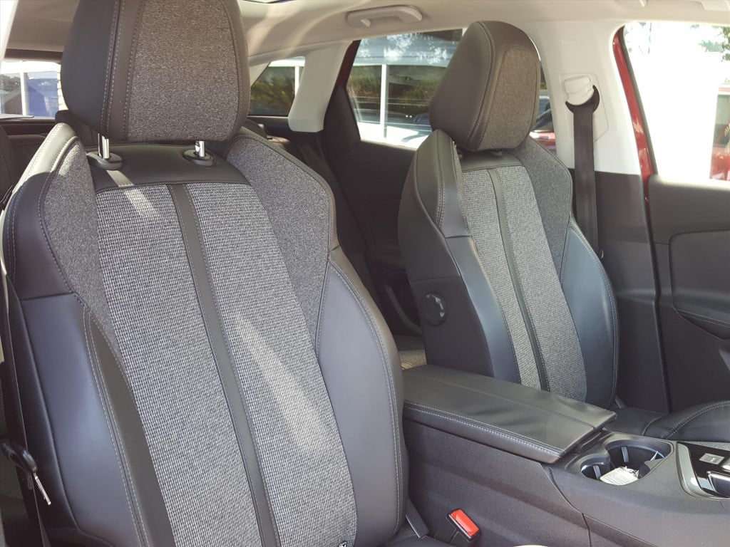 Peugeot 3008 1.2 130pk première automaat navigatie | trekhaak | panoramisch