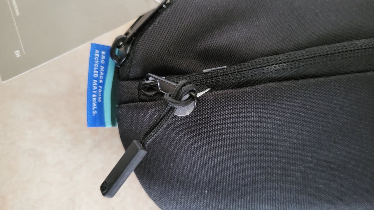 United Airlines Therabody amenity kit cross body tas - NIEUW