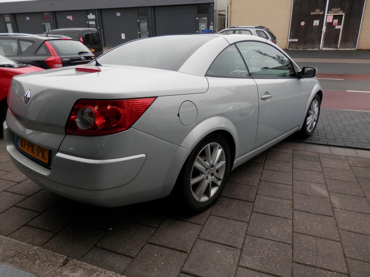 Auto Garant Biedt Aan: Renault Megane 1.6 Cabrio Privilegé