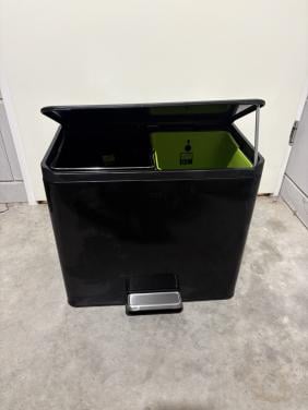 Prullenbak met 2 vaks afvalscheiding 45x42x30cm