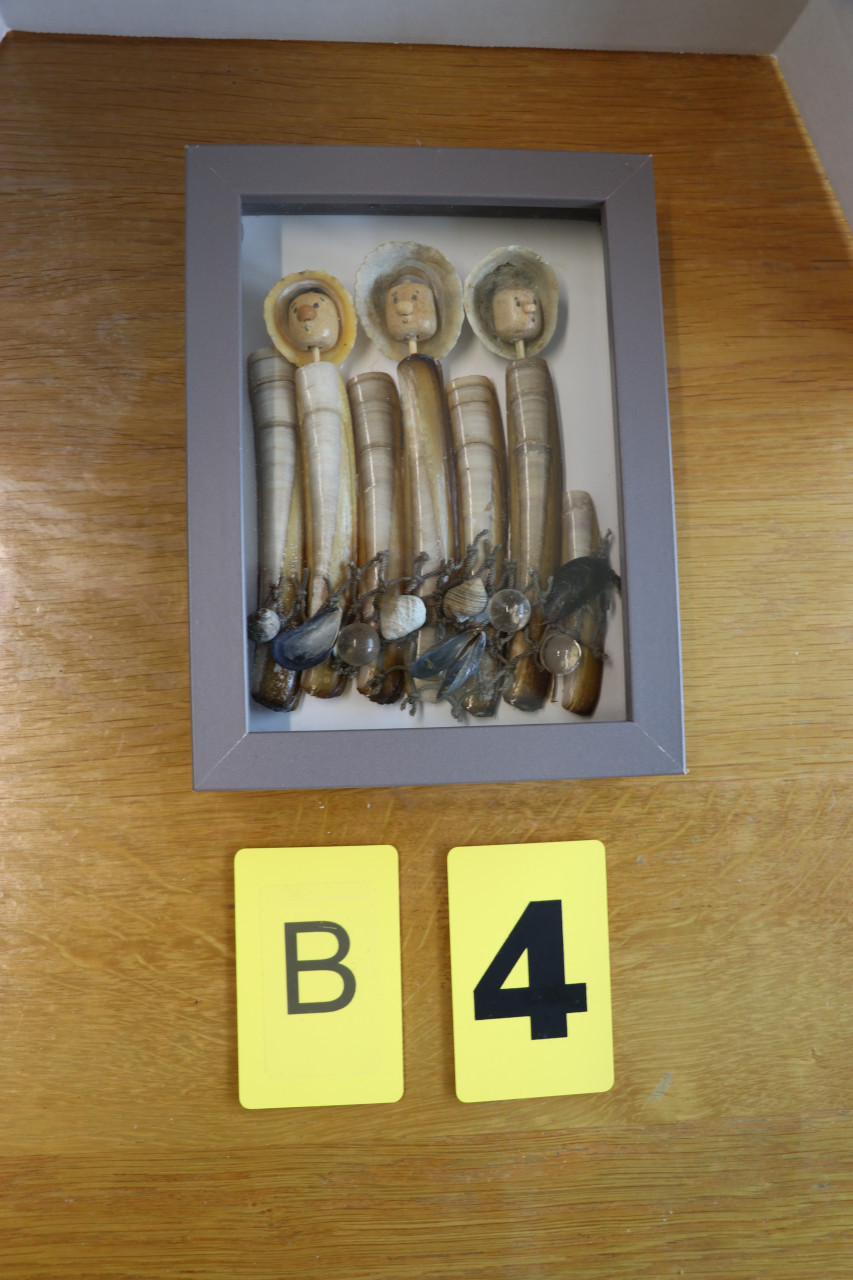 Origineel Zeeuws souvenirtje Messenheften met kopjes Gemaakt van zeeproduct