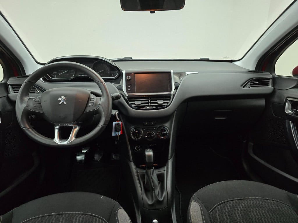 Peugeot 208 occasion met cruisecontrol en veel ruimte ook achterin | tweede
