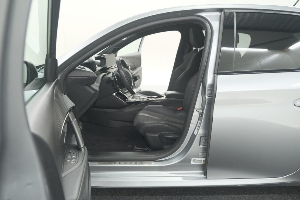 Peugeot 208 puretech 131 eat8 gt | camera | dodehoekdetectie | navigatie | 