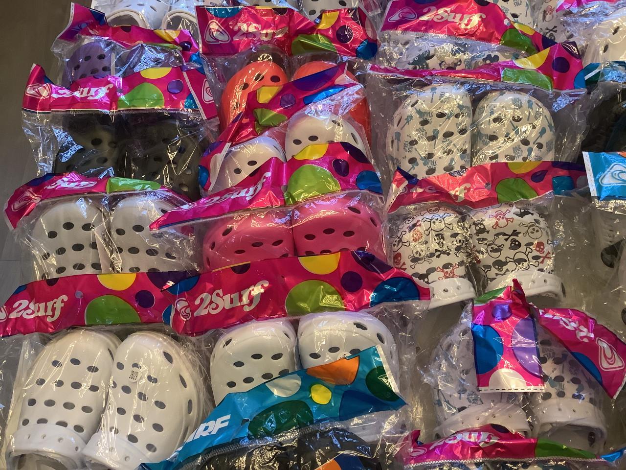 Partij leuke kinder klompen. ( partij 67)