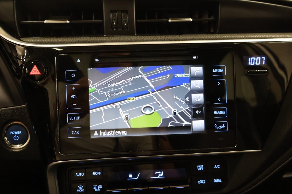 Toyota Auris touring sports 1.8 hybrid lease pro