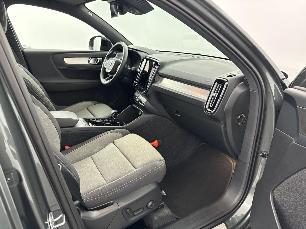 Volvo XC40 b4 197pk plus dark| camera| trekhaak| adap.cruise| h&k audio