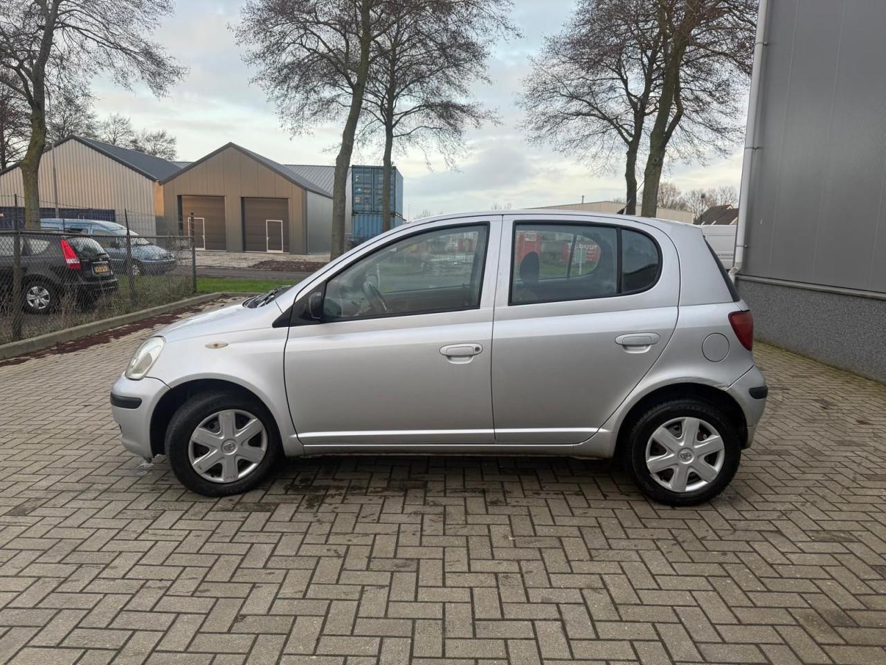 Toyota Yaris 1.0 VVT-i Terra 167.381KM