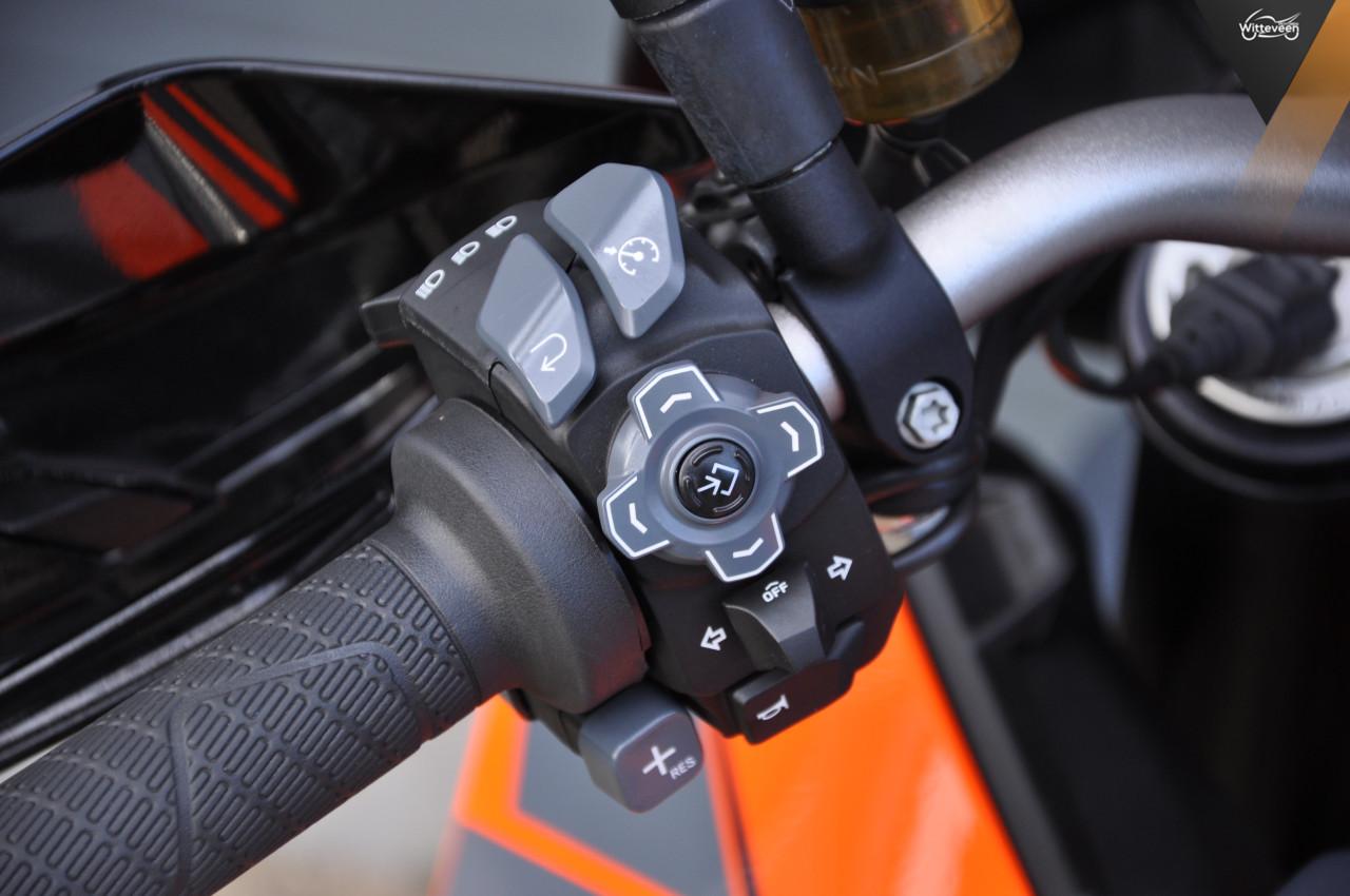 KTM 1290 SuperDuke GT 9000 km en Akrapovic! BTW motor