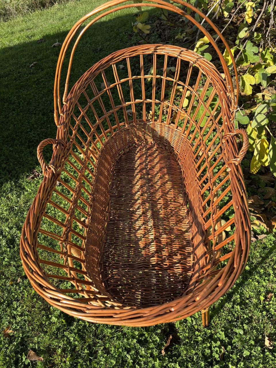 Wieg met onderstel in rotan