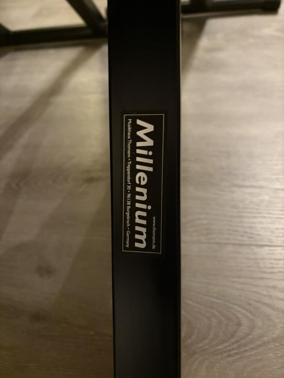 Yamaha PSR-E373 Keyboard