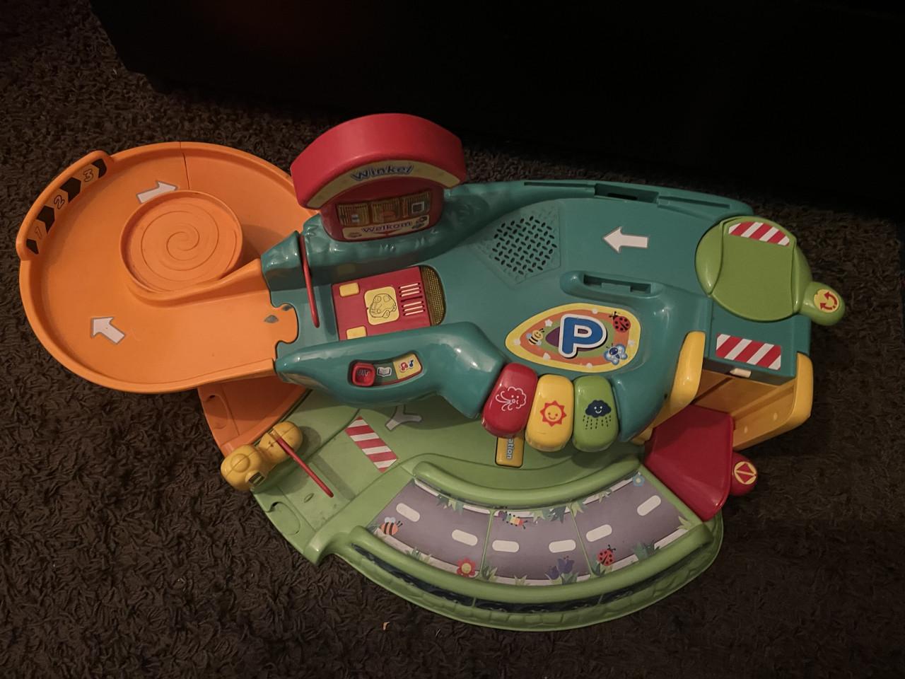 Toet toet autobaan en garage