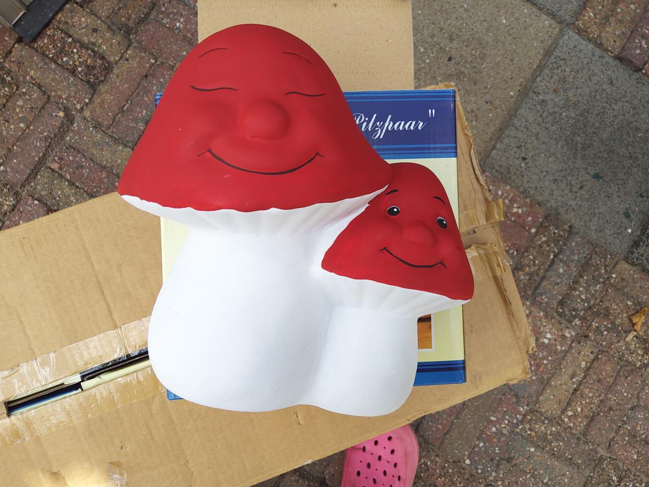 Partijtje 12 paddestoelen  voor tuin of binnen
