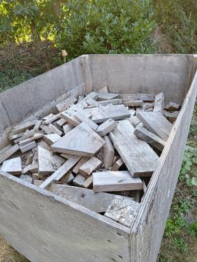 2 kuub brandhout in kist