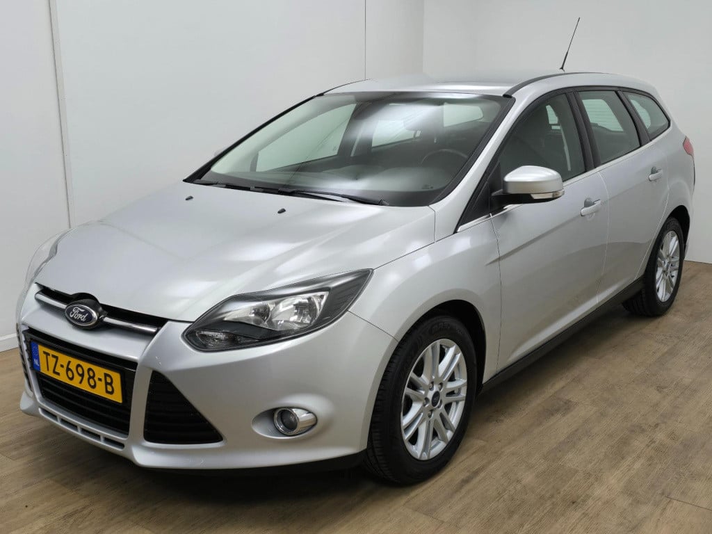 Ford Focus wagon stationwagen titanium luxe versie met cruisecontrol en blu