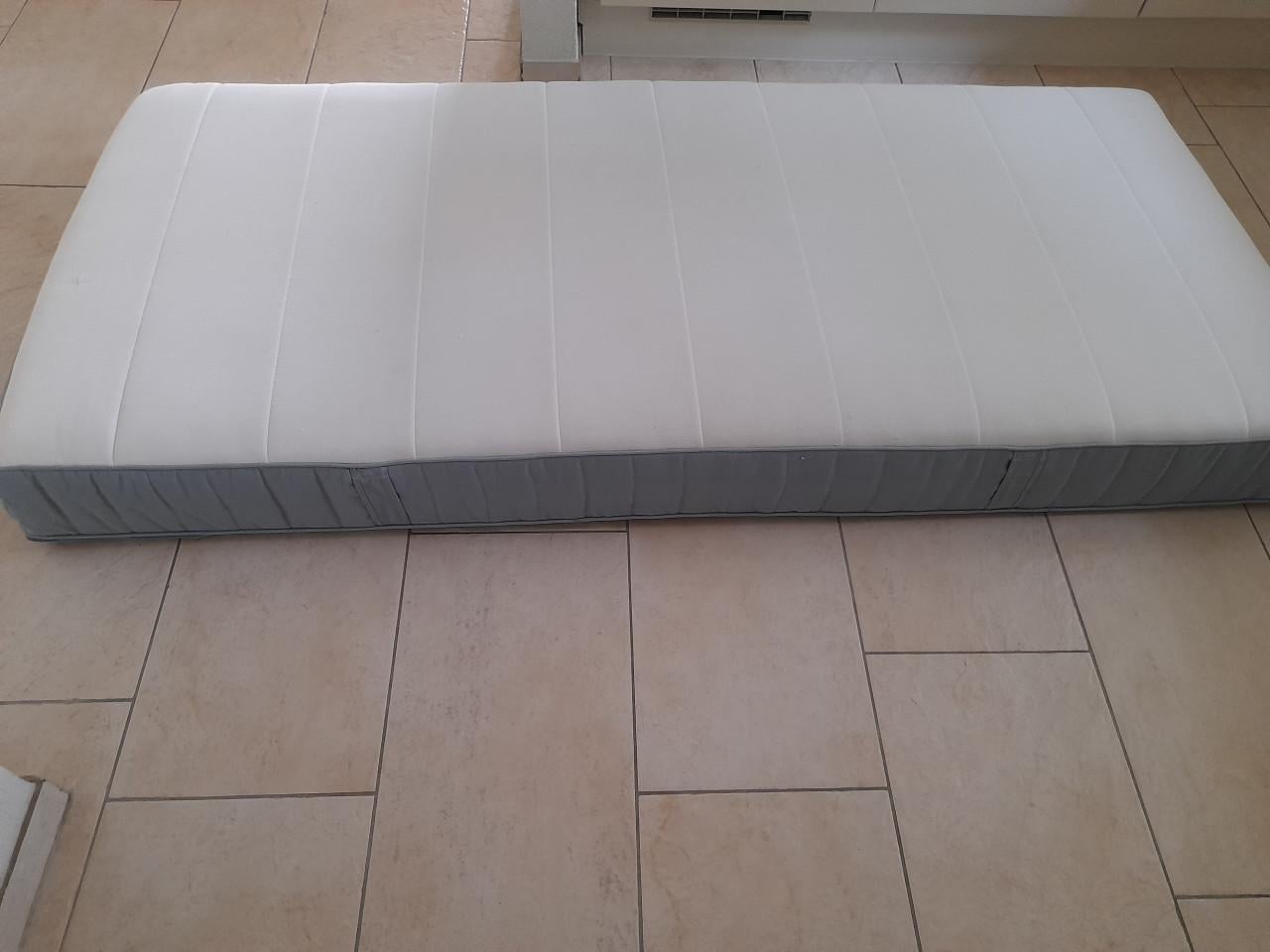 Matras 90 x 200 x 20 (in goede staat )