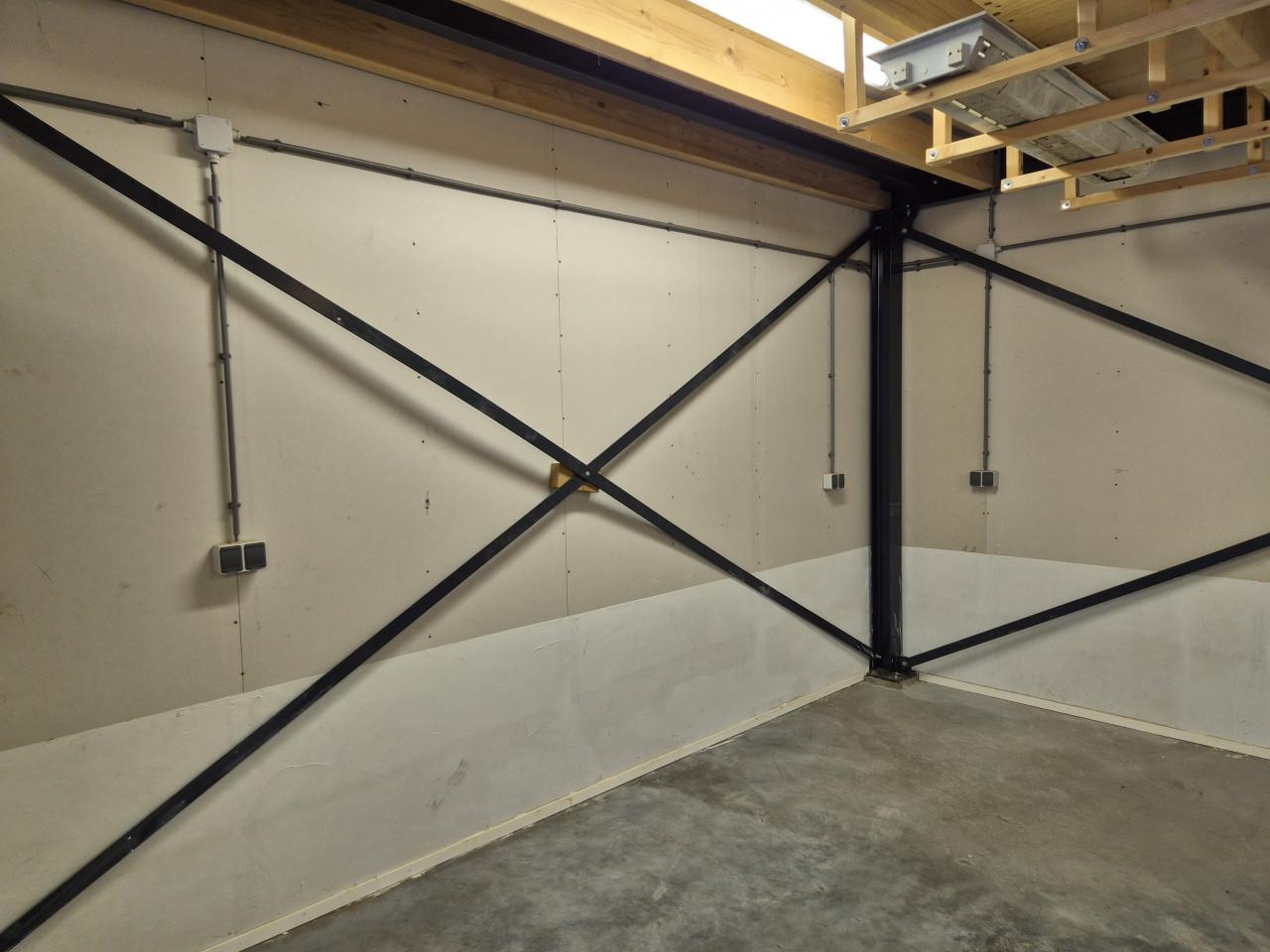 Bedrijfsruimte, opslag, Kantoor te huur