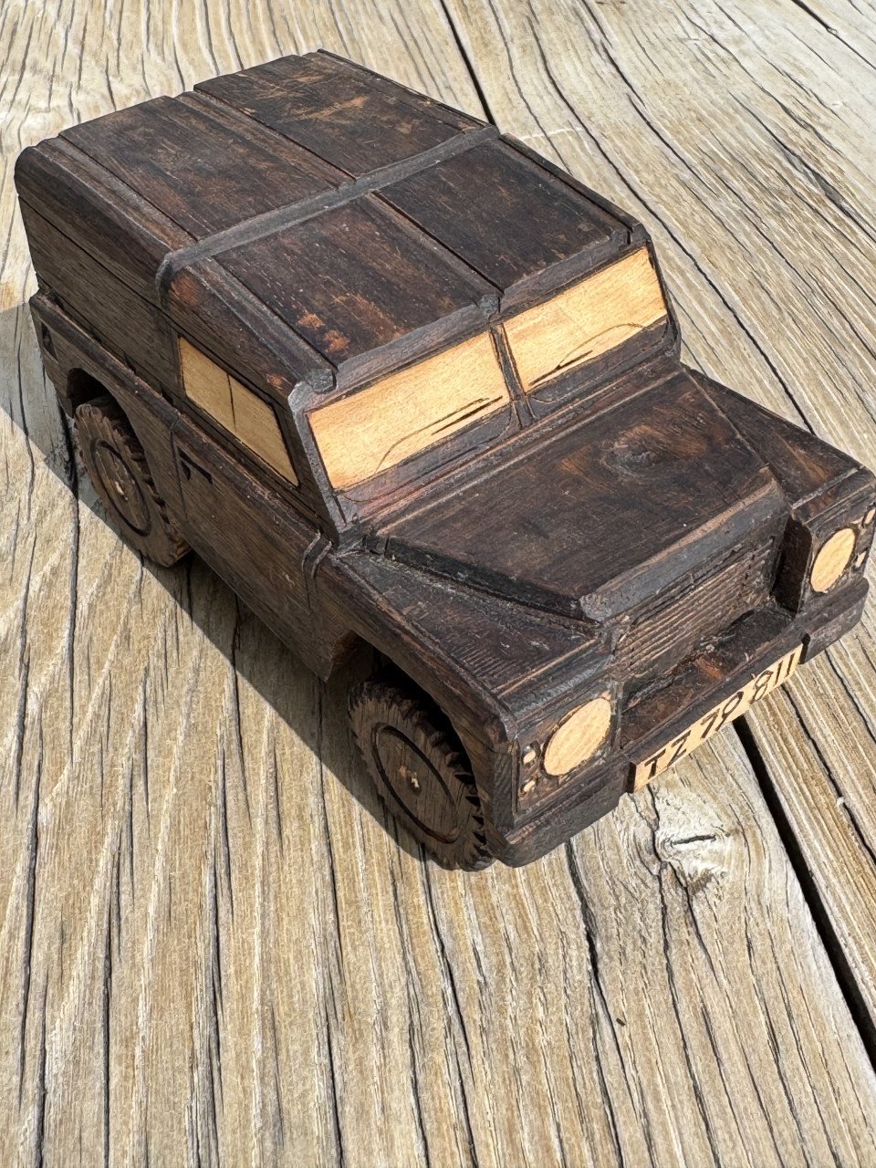 Land Rover modellen,  hout gesneden