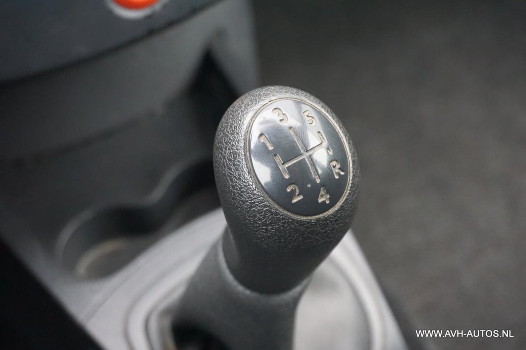 Renault Clio 1.2-16v business line