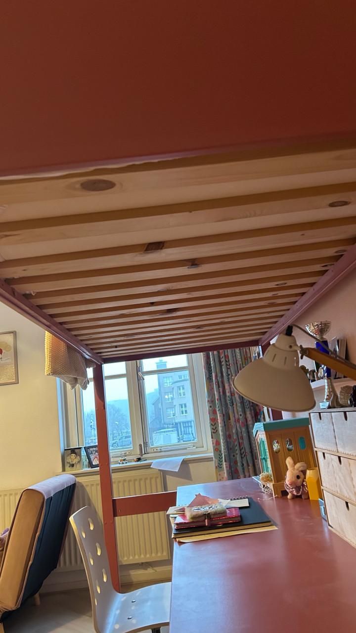 Een-persoons hoogslaper incl bureau (90x200cm)