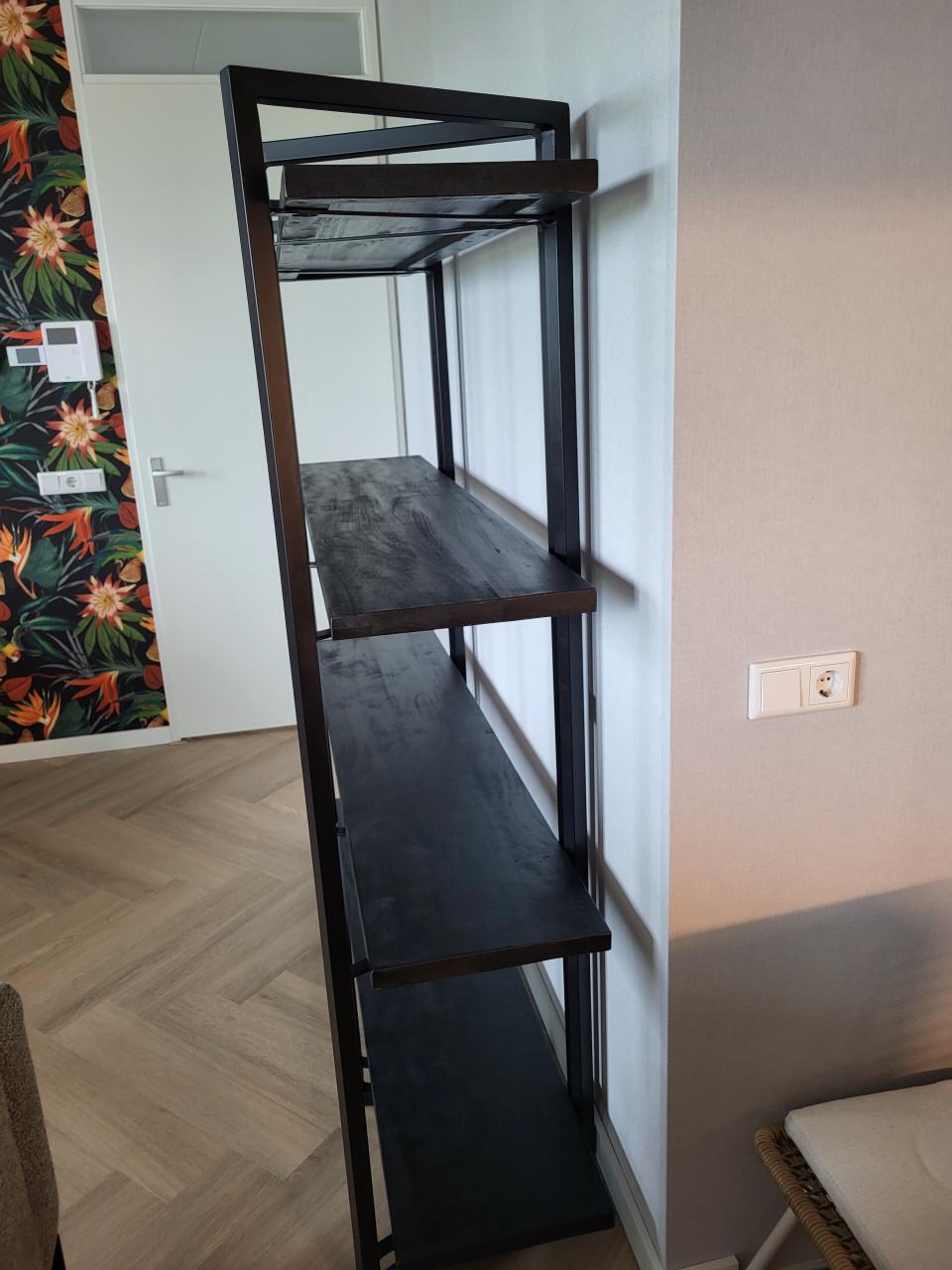 Boekenrek industrieel zwart hout staal