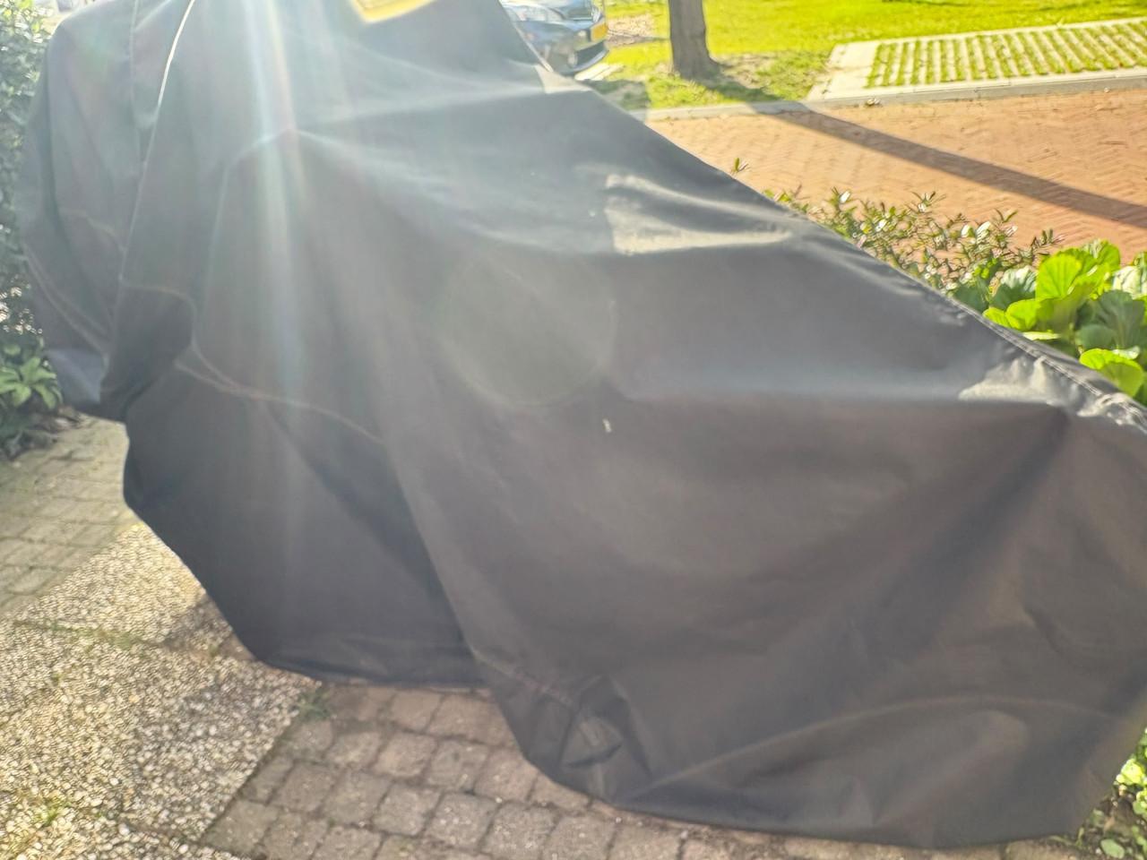 Een mooie Babboe Big Bakfiets met Regentent en Opberghoes