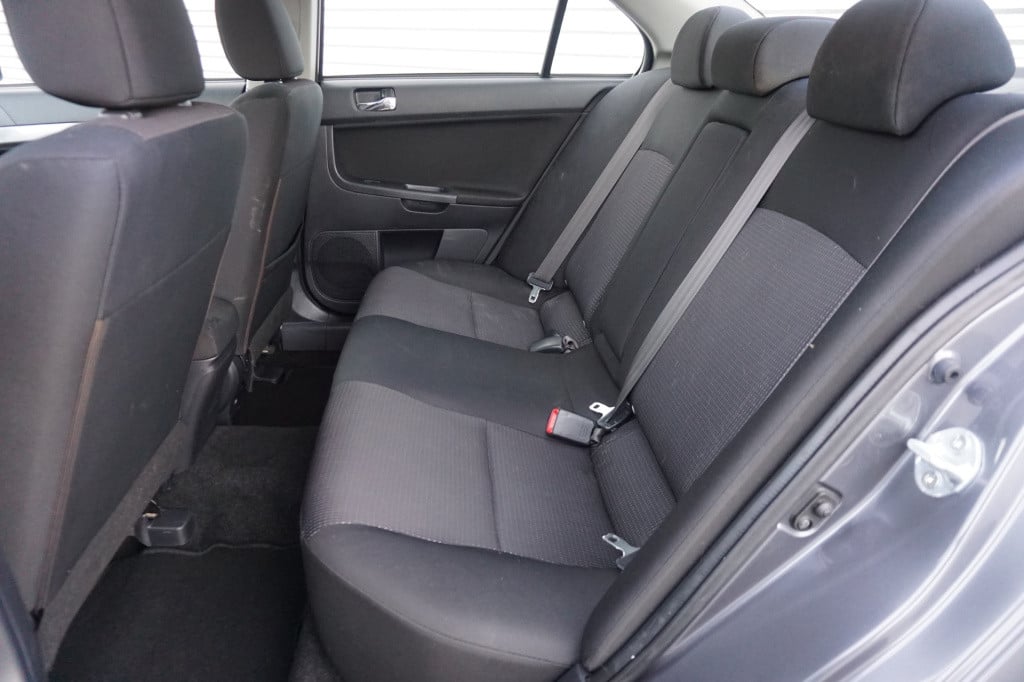 Mitsubishi Lancer sports sedan 1.8 invite airco / cruise / elektr. ramen / 