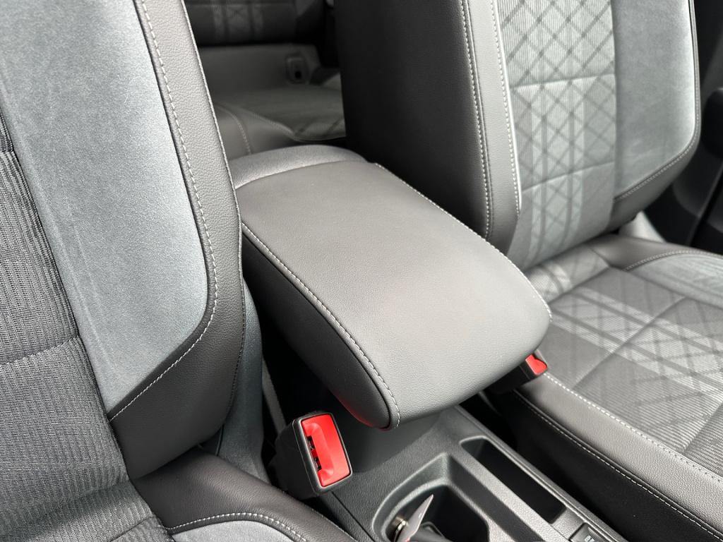 Volkswagen T-roc 1.5 tsi r-line | black style | panoramadak | 19 inch | cam