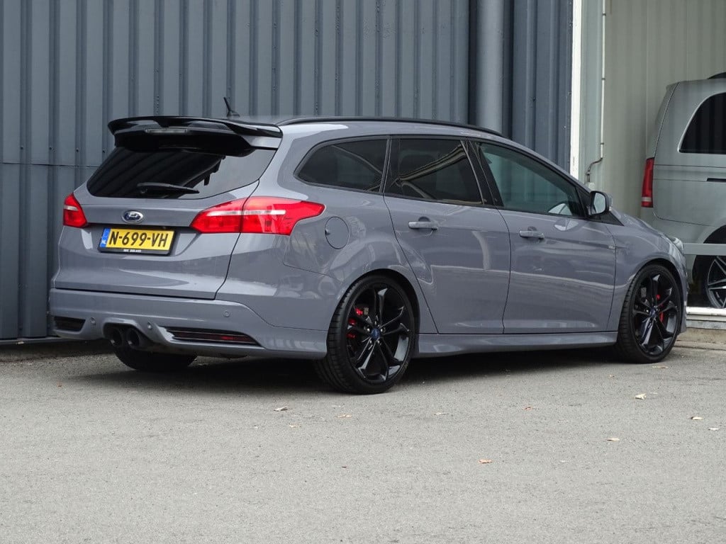 Ford Focus wagon 2.0 st-3 250pk | camera | recaro | 19"
