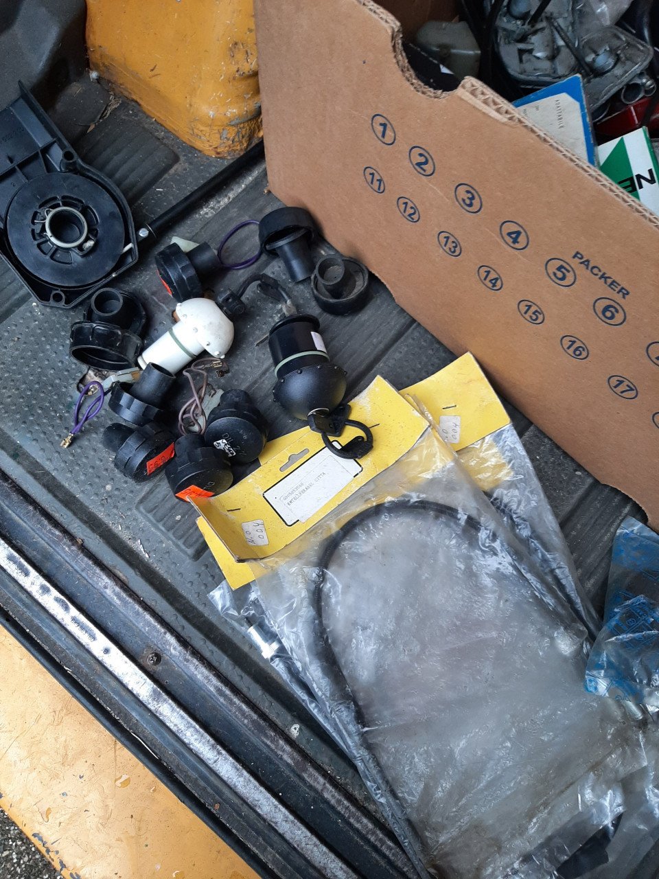 Diverse n.o.s vespa en andere brommer onderdelen