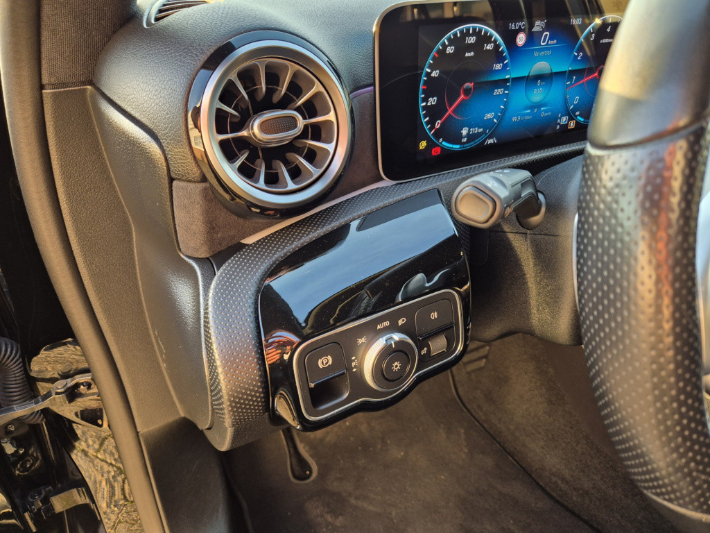 Mercedes-Benz A-Klasse 200 business solution amg