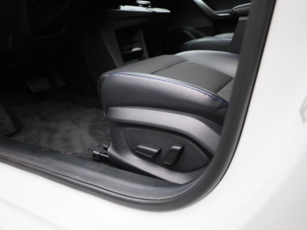 MG Mg4 64 kwh luxury | automaat | navigatie | climate control | apple carpl