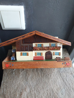 Vintage Reuge Zwitserse houten huisje Muziek / Sieraden doos....