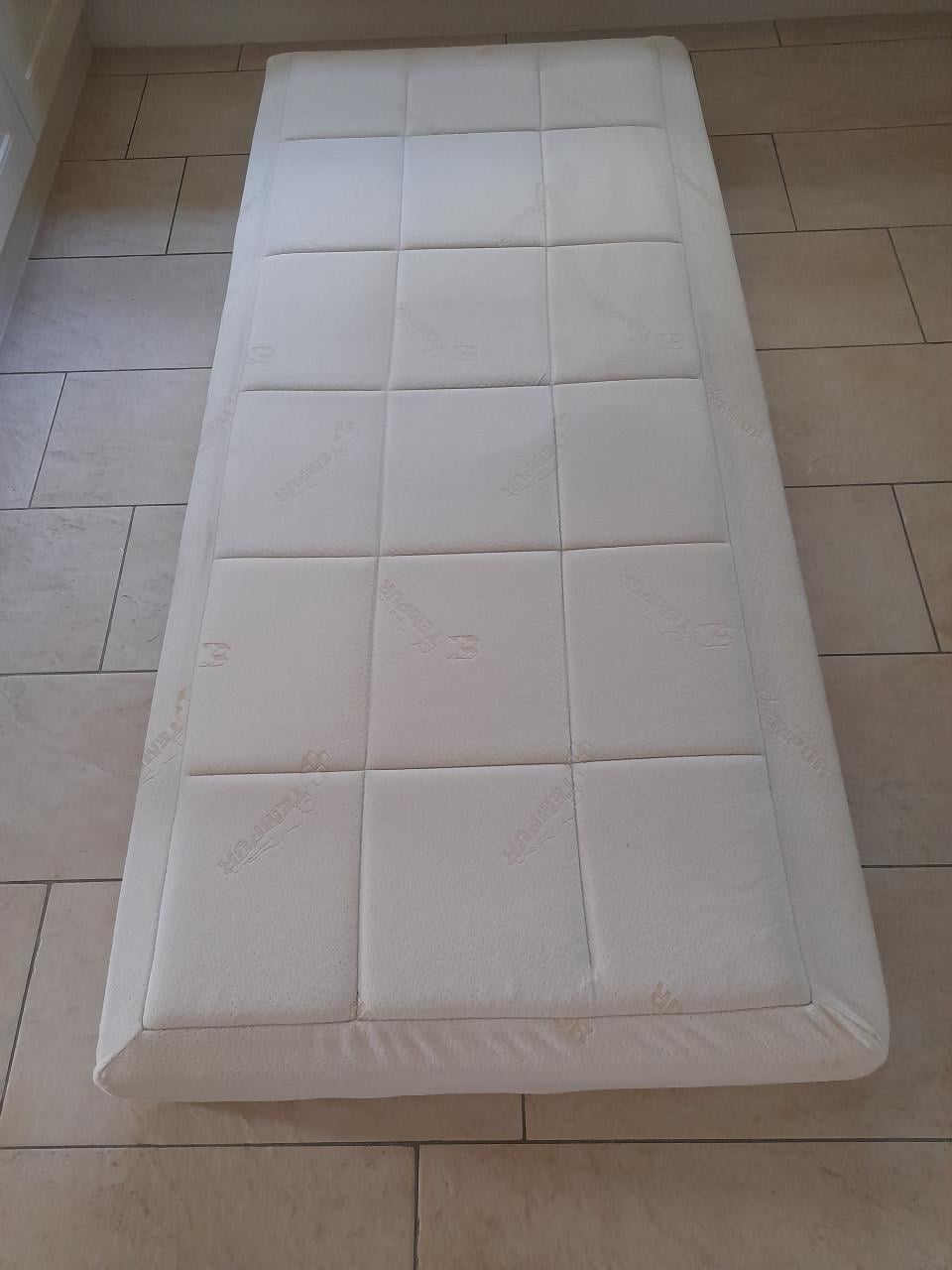Tempur matras 90 x 200 x 19 (in goede staat )