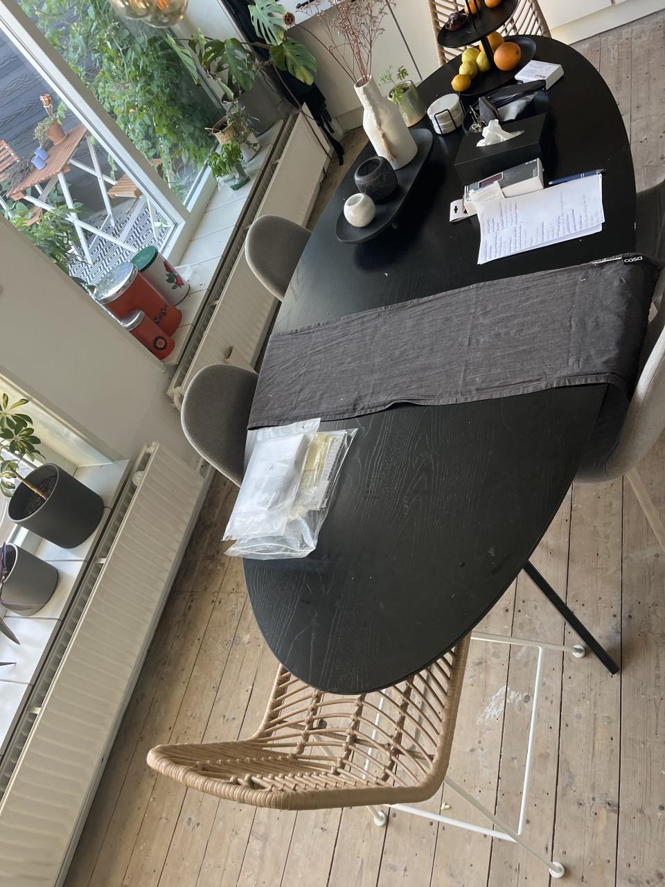 Eet tafel ovaal zwart