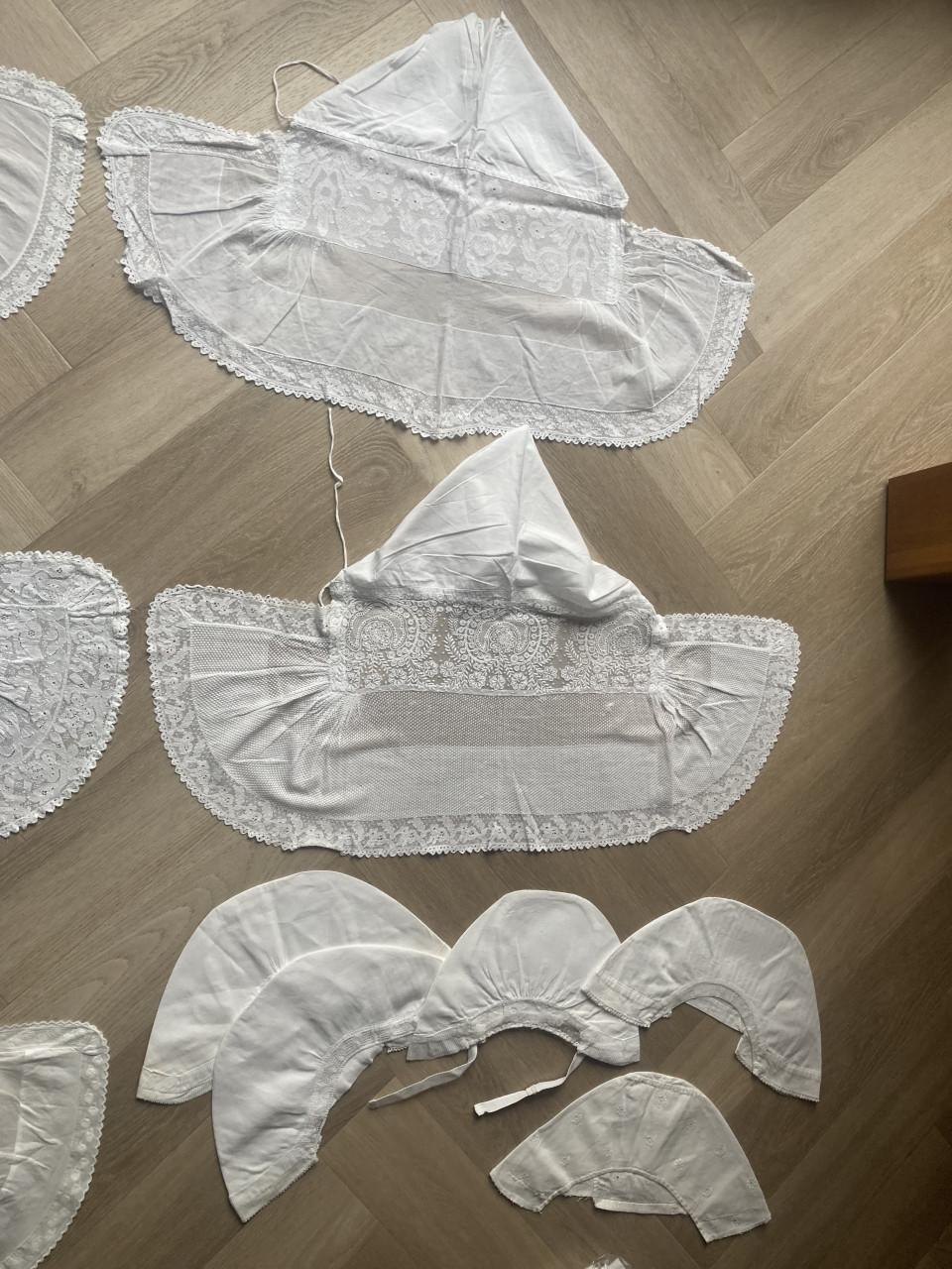 Klederdracht verzameling kappen mutsen