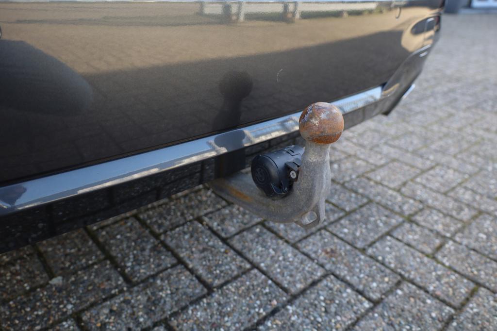 BMW 3-serie touring 330e m sport cam i trekhaak i acc i 292pk