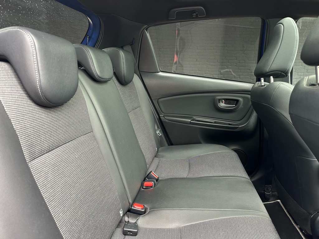 Toyota Yaris 1.5 hybride // premium uitvoering //