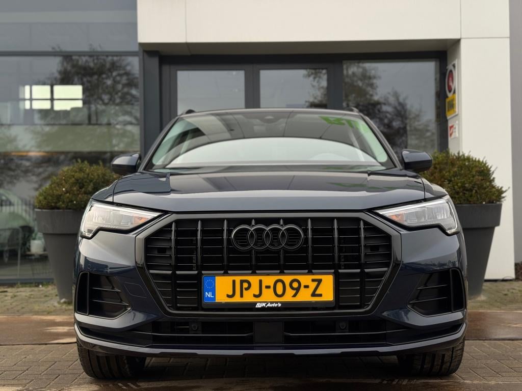 Audi Q3 35 tfsi * leder / alcantara * stoelverwarming * navigatie