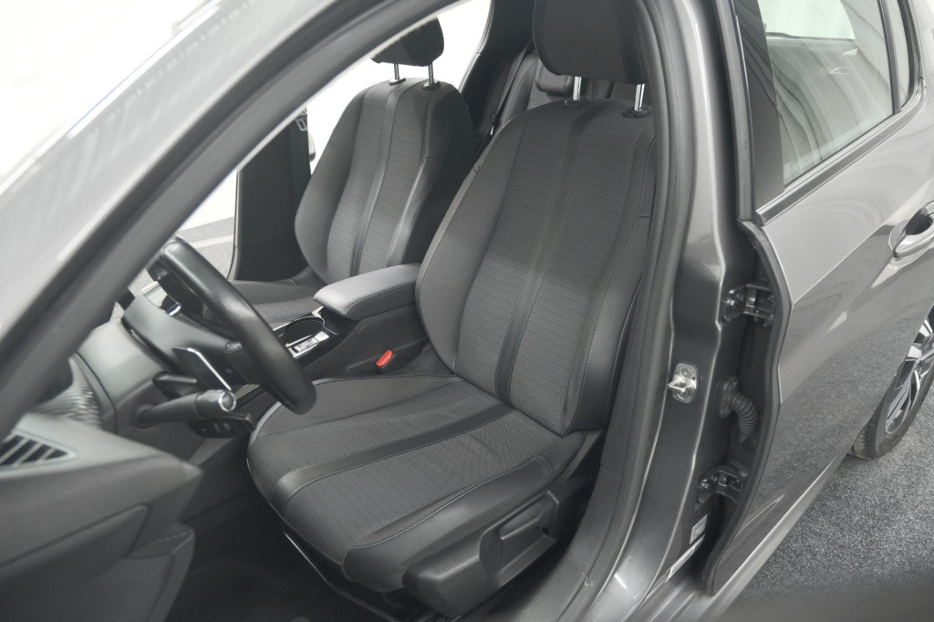 Peugeot 208 puretech 100 eat8 allure | camera | apple carplay | navigatie |