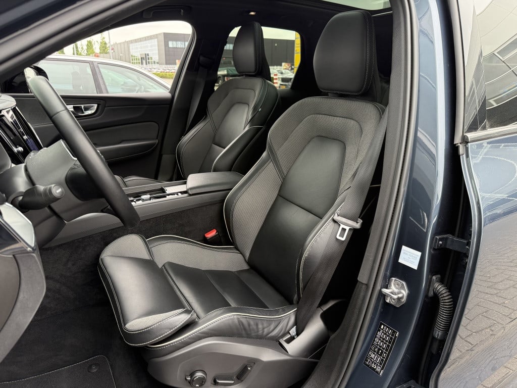 Volvo XC60 t6 340pk recharge r-design| panodak| adap.cruise| 360camera| tre