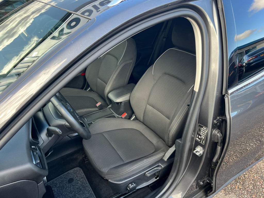 Ford Focus 1.0 ecoboost hybrid 125pk titanium