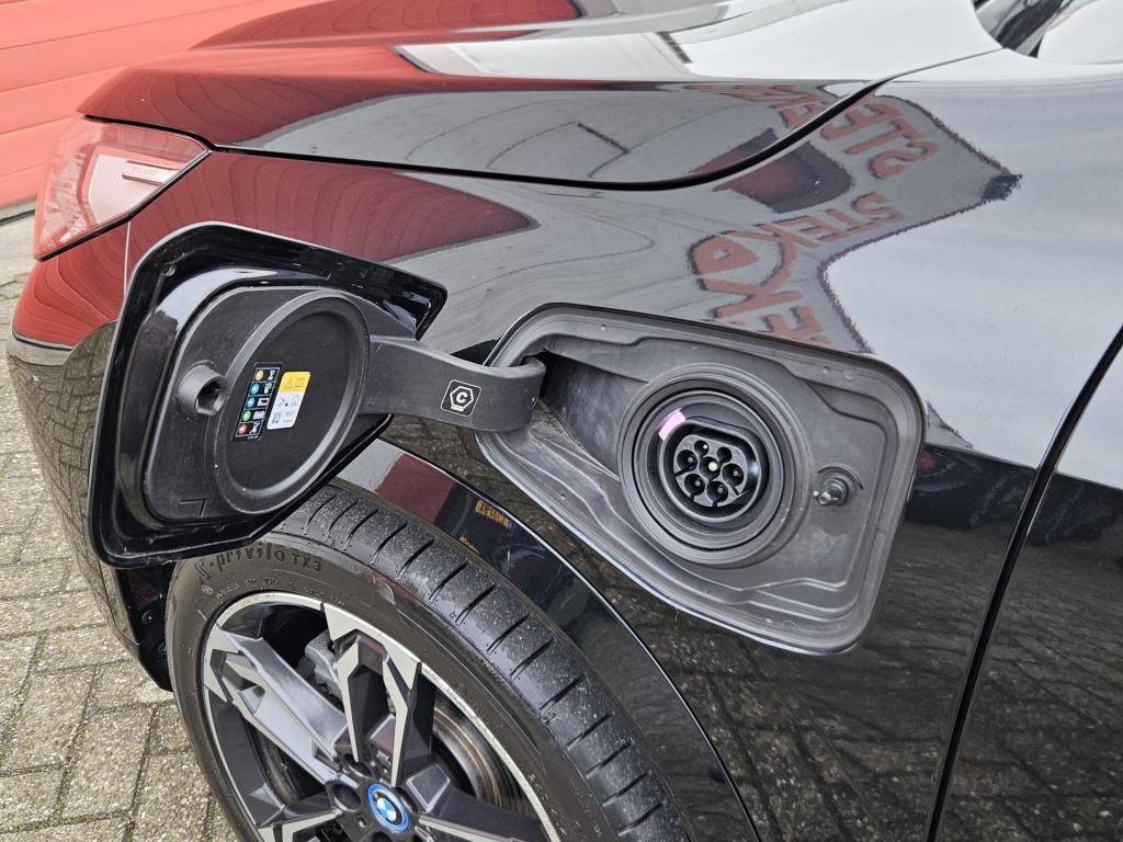 BMW X1 xdrive30e m-sport | pano | memory